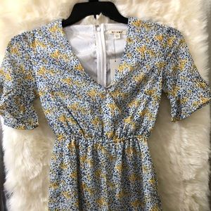 Floral Romper Low V-neck Sz: XXSmall